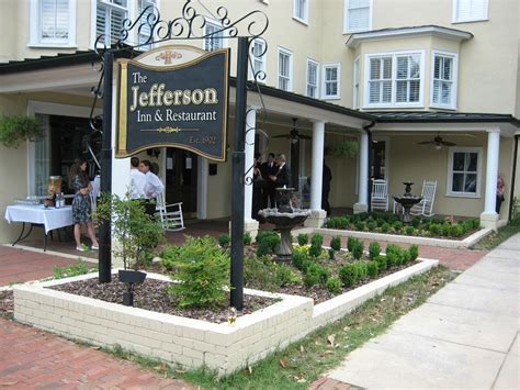 Jefferson inn - Offering the only accommodations in Southern Pines' Downtown Historic District, The Jefferson Inn features fifteen luxury guestrooms and one-bedroom suites designed and furnished to pamper you with the appointments of today's finest boutique hotels. Each room is furnished with cottage style furniture, the finest linens, and elegant bath facilities. 